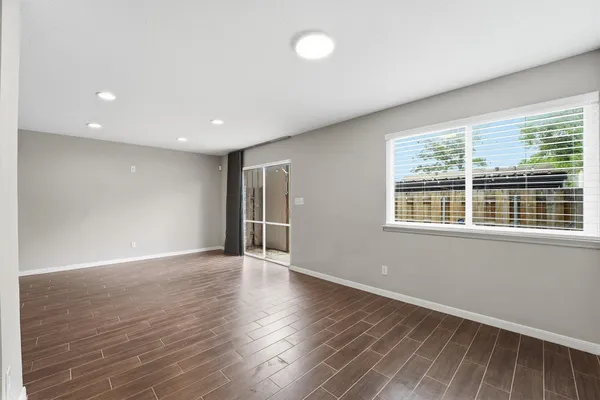 $1,975 | 2325 Triway Lane, Unit 208, Houston, TX 77043