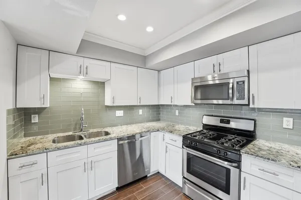 $1,975 | 2325 Triway Lane, Unit 208, Houston, TX 77043