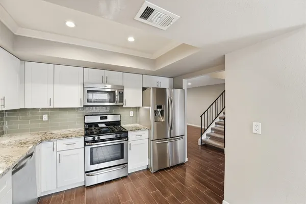 $1,975 | 2325 Triway Lane, Unit 208, Houston, TX 77043