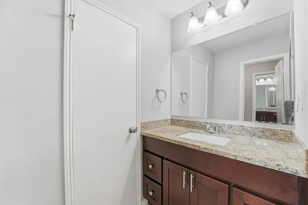 $1,975 | 2325 Triway Lane, Unit 208, Houston, TX 77043