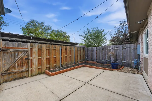 $1,975 | 2325 Triway Lane, Unit 208, Houston, TX 77043