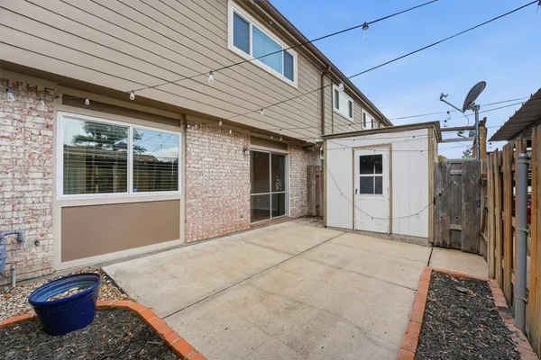 $1,975 | 2325 Triway Lane, Unit 208, Houston, TX 77043