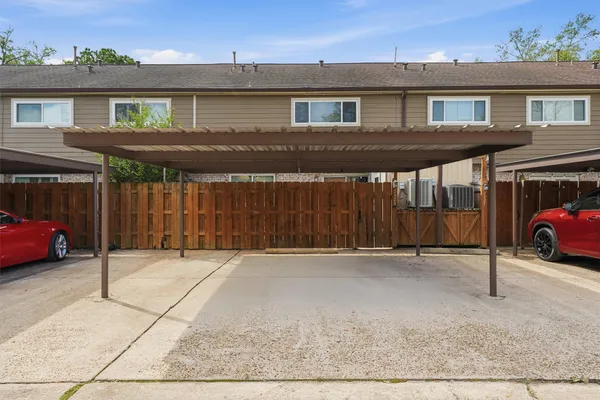 $1,975 | 2325 Triway Lane, Unit 208, Houston, TX 77043