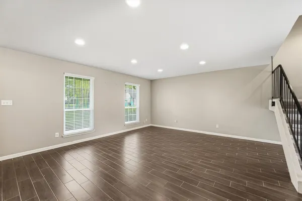 $1,975 | 2325 Triway Lane, Unit 208, Houston, TX 77043