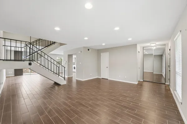 $1,975 | 2325 Triway Lane, Unit 208, Houston, TX 77043