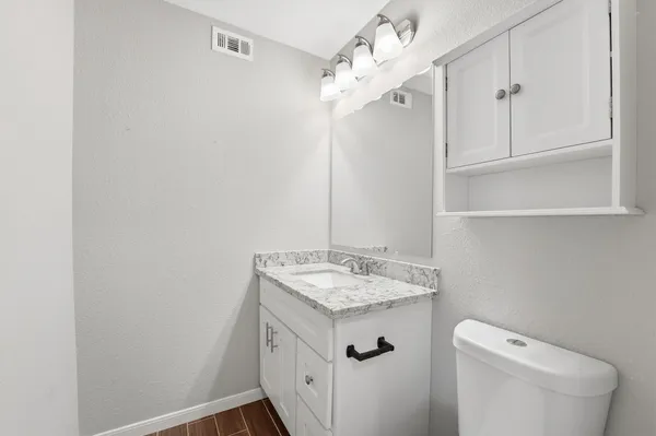 $1,975 | 2325 Triway Lane, Unit 208, Houston, TX 77043