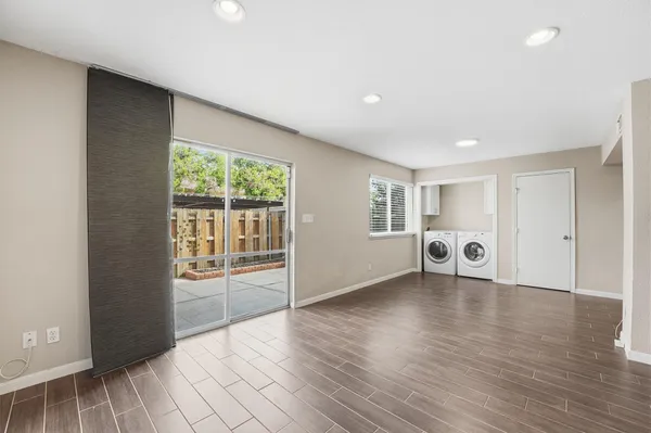 $1,975 | 2325 Triway Lane, Unit 208, Houston, TX 77043