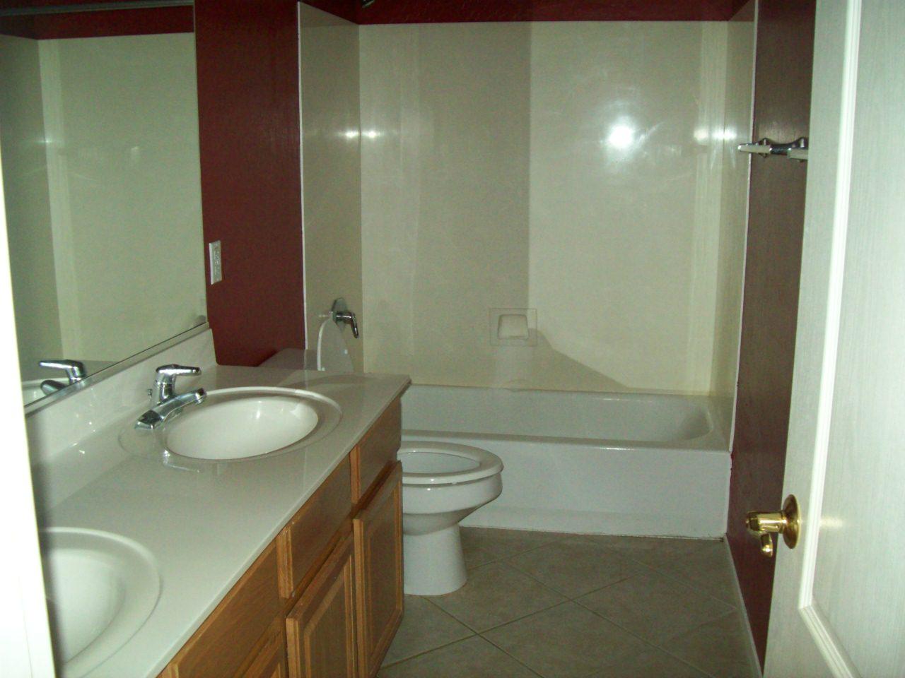 9786 South La Rosa Drive Tempe, AZ 85284 - Photo 11 of 18 Another upstairs bath