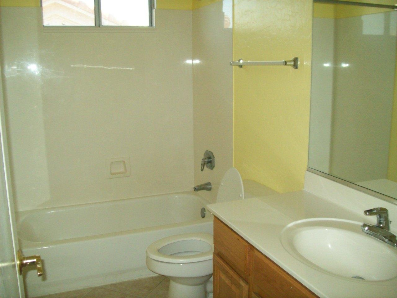 9786 South La Rosa Drive Tempe, AZ 85284 - Photo 10 of 18 Upstairs bath