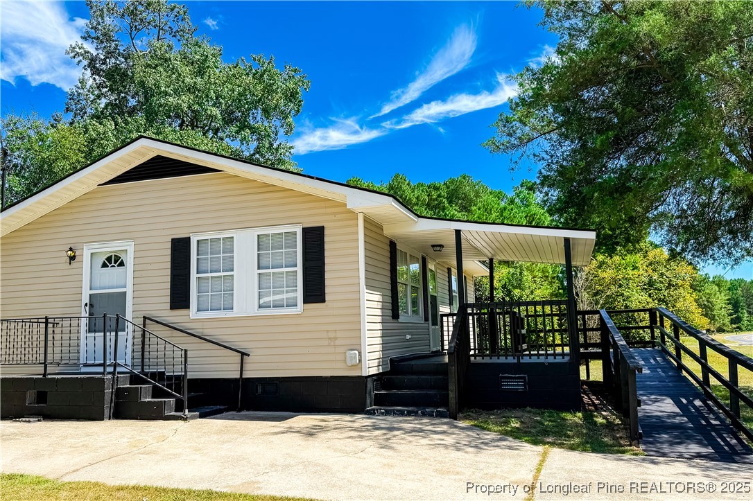 666 Jacobs Road Maxton, NC 28364 - Photo 7 of 30 a front view of a house
