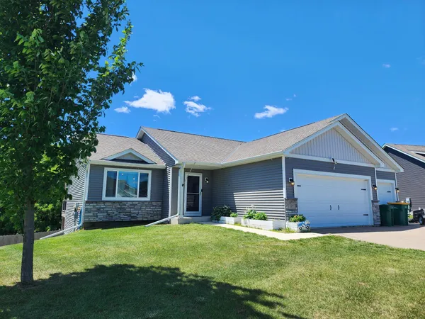 $424,000 | 917 Mulberry Avenue, Montgomery, MN 56069