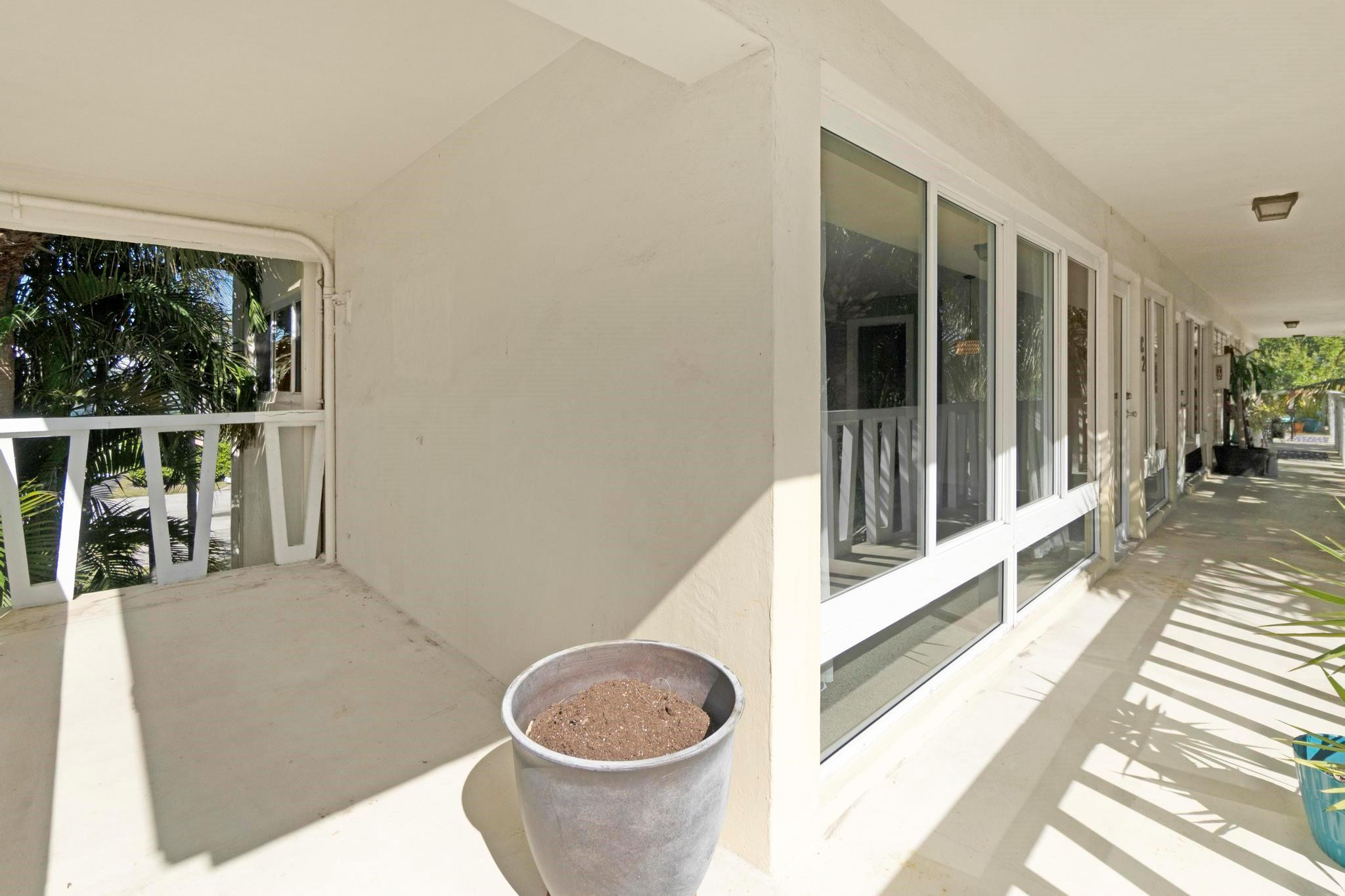 2755 Northeast 28th Avenue, Unit C2 Lighthouse Point, FL 33064 - Photo 24 of 32 Photo 24