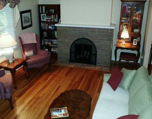 171 Manor Road Pittsburgh, PA 15237 - Photo 2 of 5 Living Room.