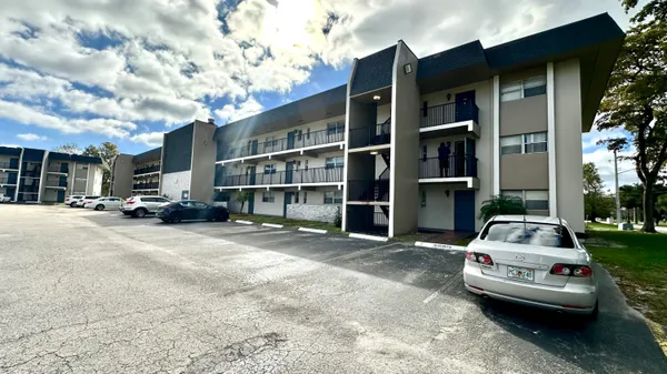 $1,650 | 8040 North Colony Circle, Unit 207, Tamarac, FL 33321