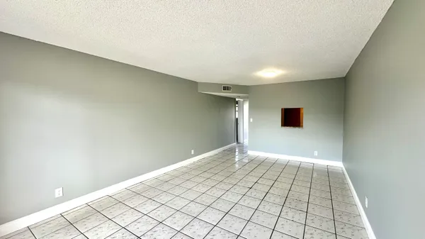$1,650 | 8040 North Colony Circle, Unit 207, Tamarac, FL 33321