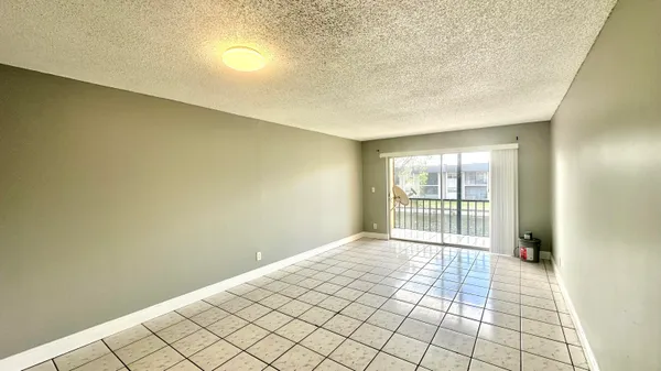 $1,650 | 8040 North Colony Circle, Unit 207, Tamarac, FL 33321