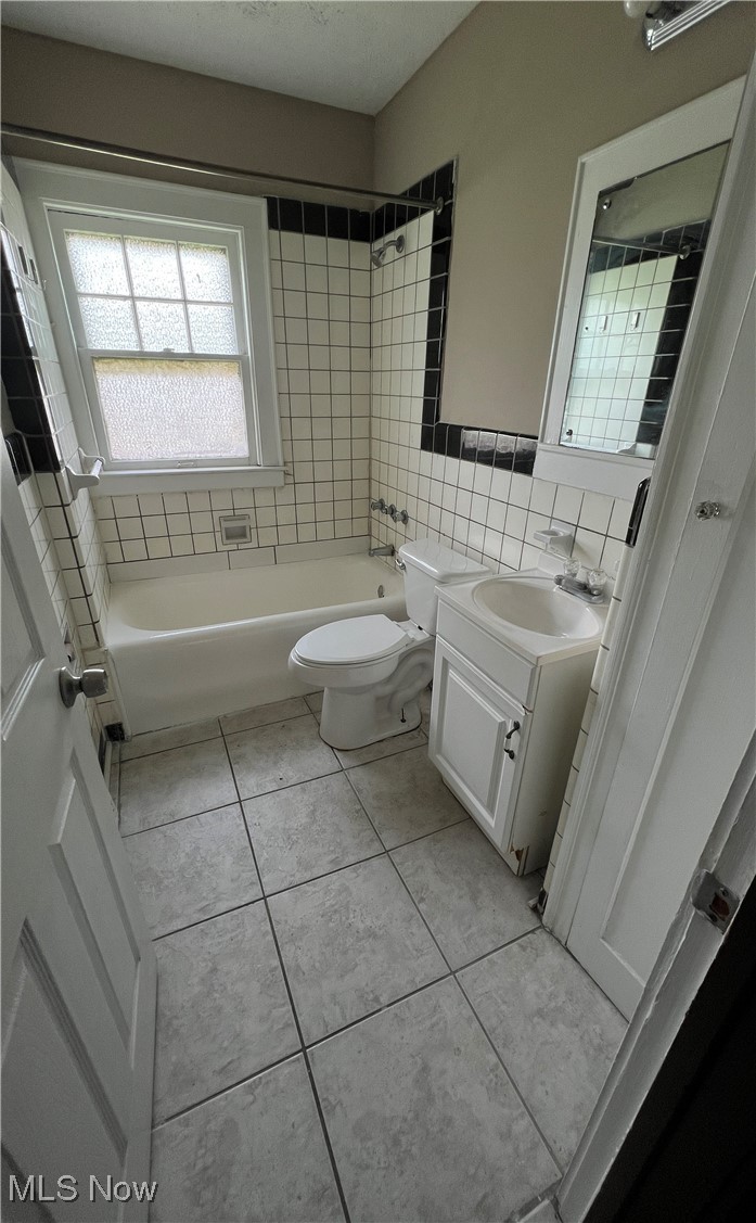 3604 Normandy Road Cleveland, OH 44120 - Photo 8 of 21 Upper Unit