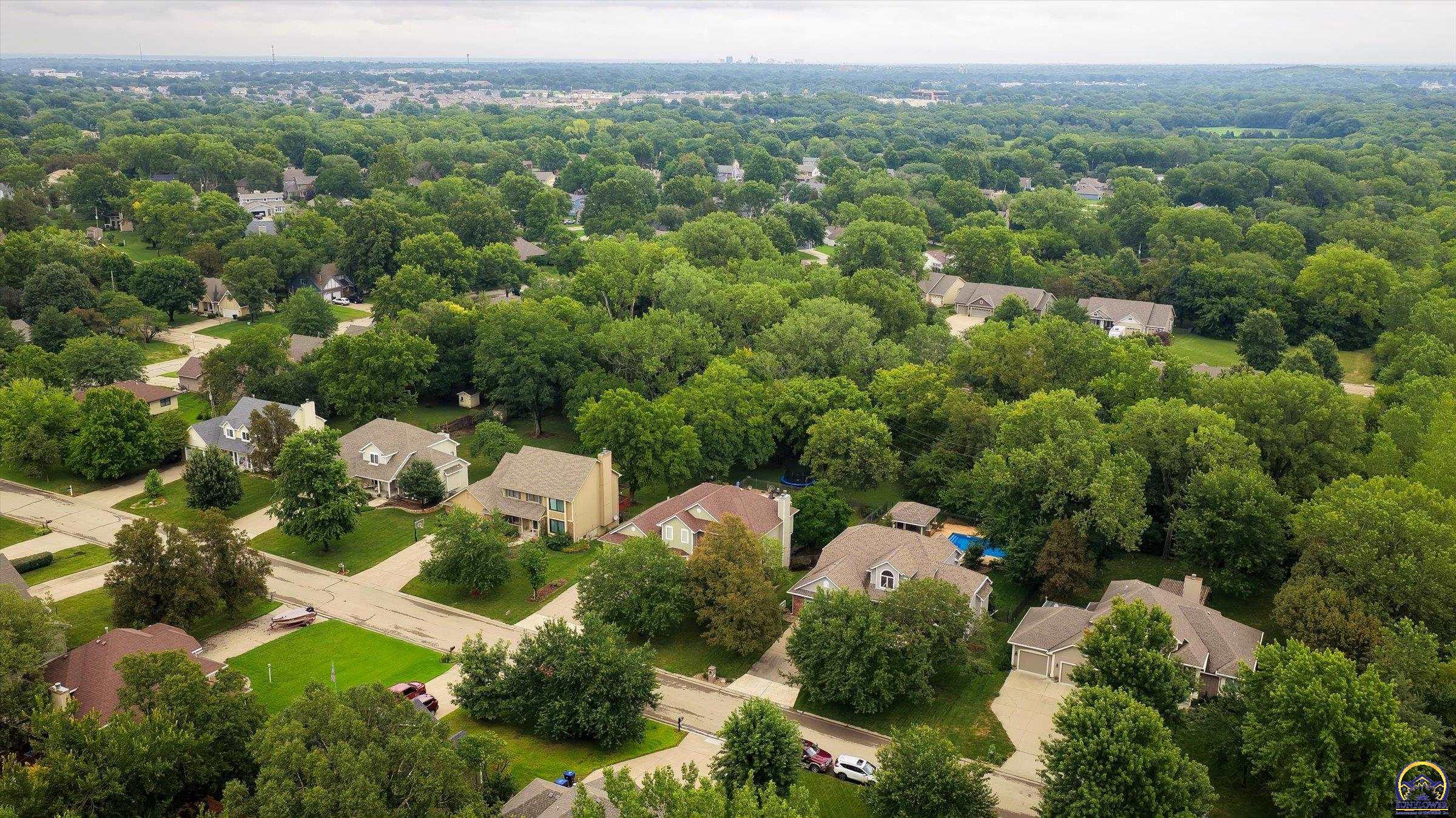3240 Southwest Mowbray Road Topeka, KS 66614 - Photo 4 of 46