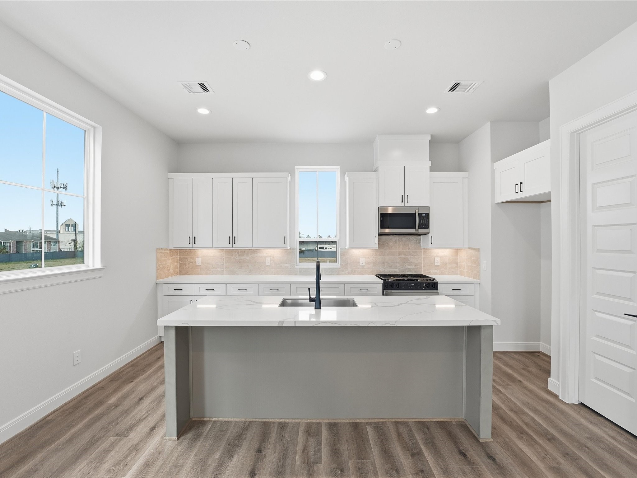 9211 Fort George Street Houston, TX 77063 - Photo 13 of 27