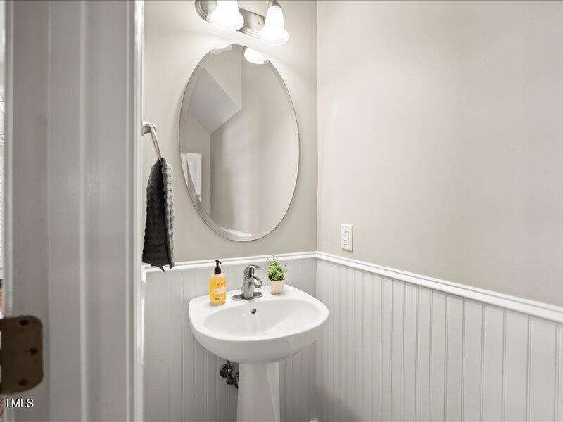 2533 Asher View Court Raleigh, NC 27606 - Photo 29 of 61 33-P1064525