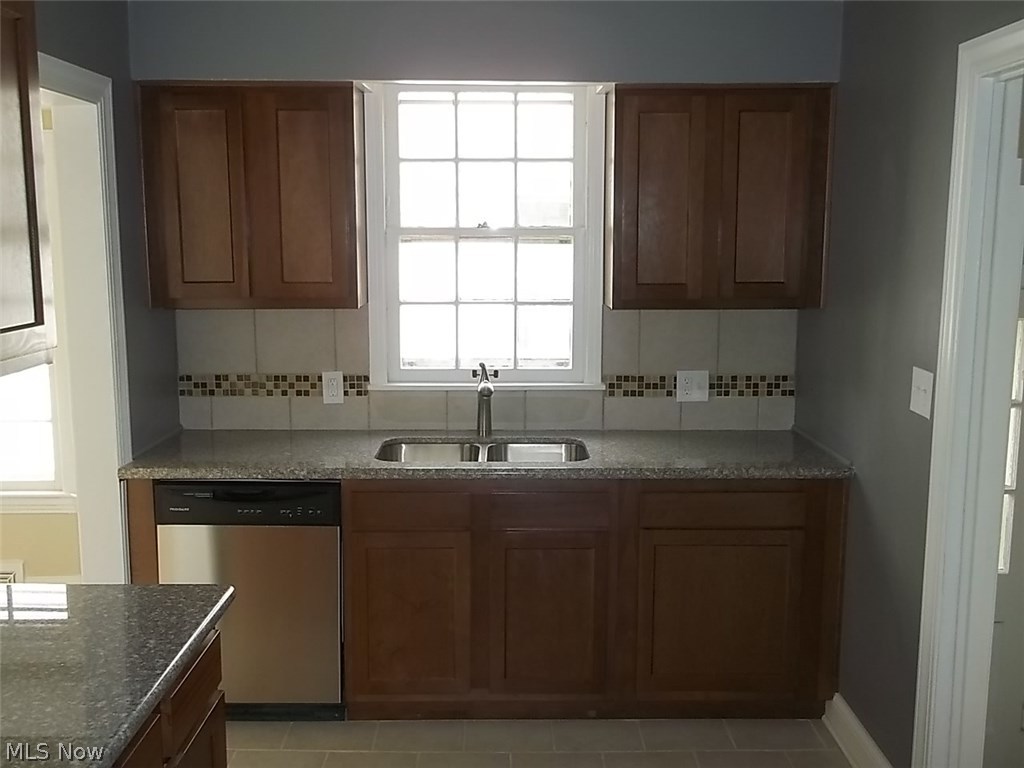 3751 Bainbridge Road Cleveland Heights, OH 44118 - Photo 3 of 32