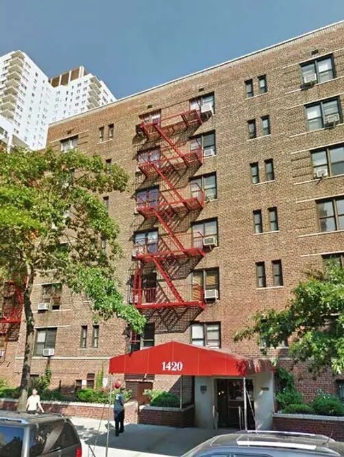 1420 York Avenue, Unit 4B Manhattan, NY 10021 - Photo 7 of 9 a front view of a building with street