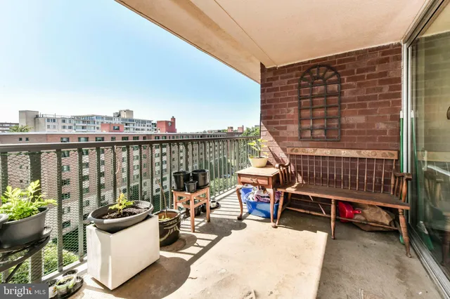 $2,950 | 1300 Army Navy Drive, Unit 817, Arlington, VA 22202