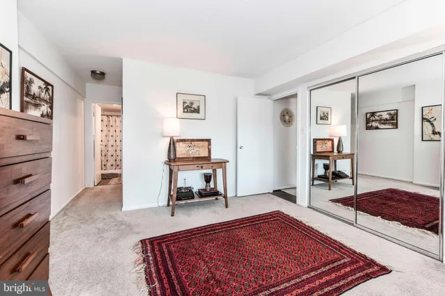 $2,950 | 1300 Army Navy Drive, Unit 817, Arlington, VA 22202