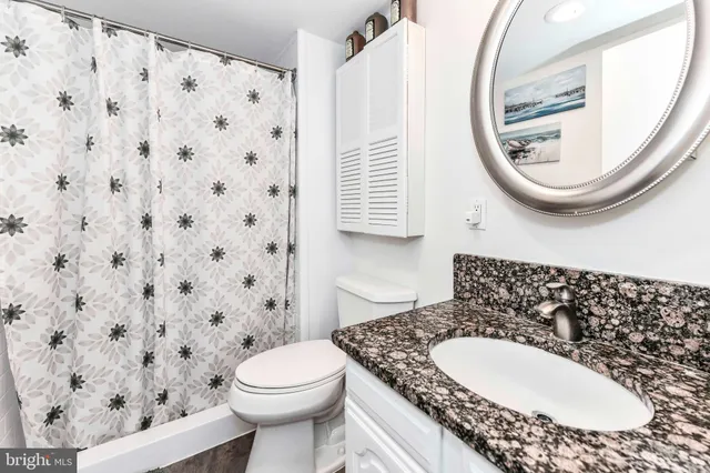 $2,950 | 1300 Army Navy Drive, Unit 817, Arlington, VA 22202