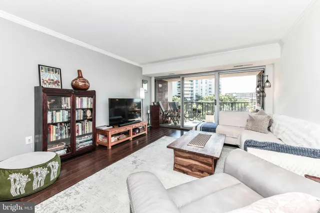 $2,950 | 1300 Army Navy Drive, Unit 817, Arlington, VA 22202