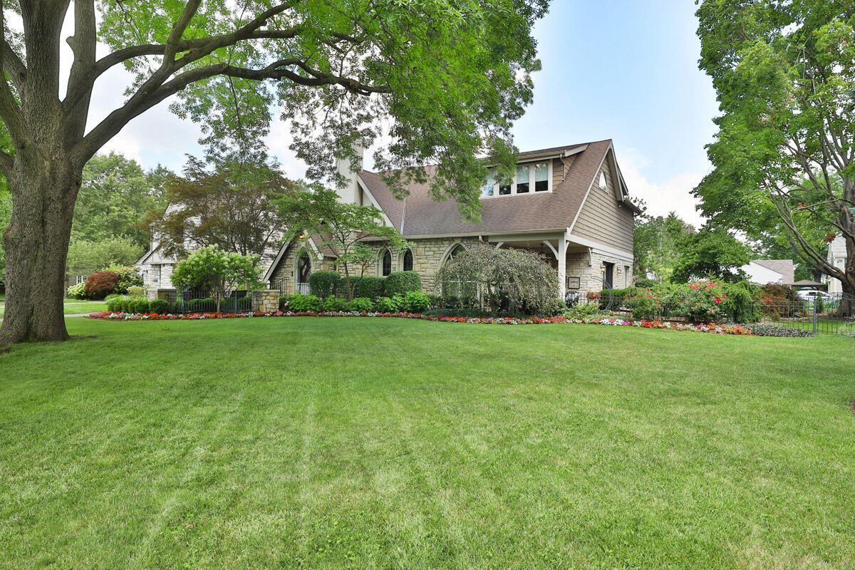 2324 Coventry Road Columbus, OH 43221 - Photo 3 of 139 Gallery Image 3