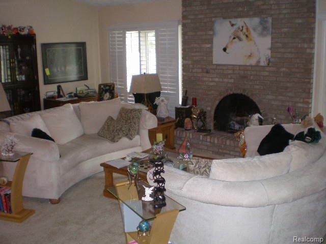 11410 Common Road Warren, MI 48093 - Photo 3 of 17 #5-GREAT RM.jpg