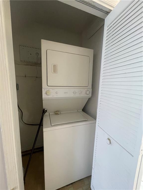 3601 Northeast 22nd Avenue Lighthouse Point, FL 33064 - Photo 7 of 13 a utility room with dryer and washer