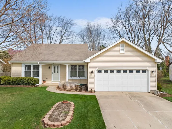 $350,000 | 1072 Cedar Crest Drive, Crystal Lake, IL 60014
