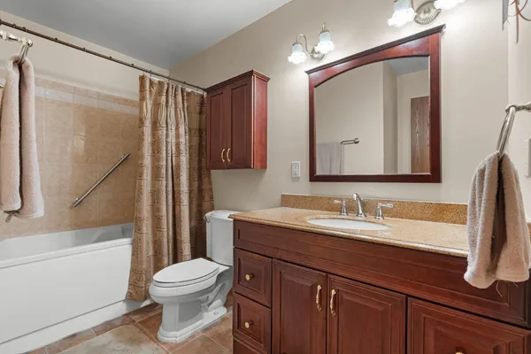 $350,000 | 1072 Cedar Crest Drive, Crystal Lake, IL 60014