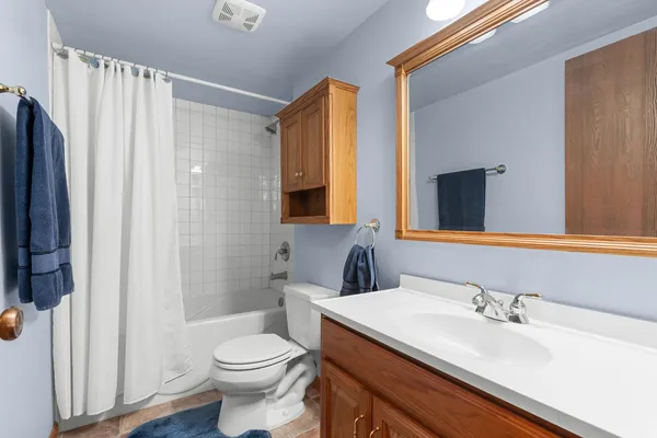 $350,000 | 1072 Cedar Crest Drive, Crystal Lake, IL 60014