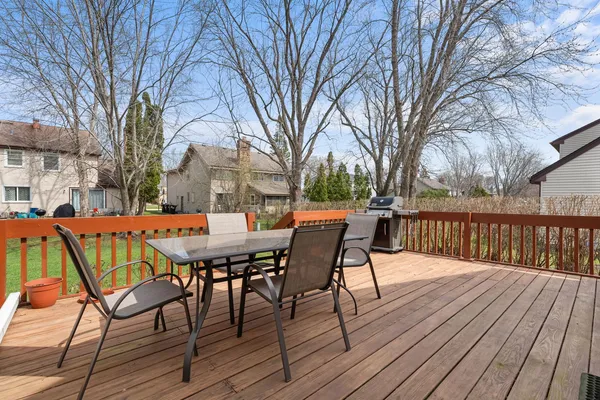 $350,000 | 1072 Cedar Crest Drive, Crystal Lake, IL 60014