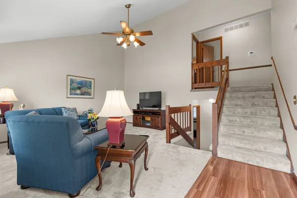 $350,000 | 1072 Cedar Crest Drive, Crystal Lake, IL 60014
