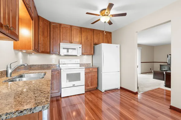 $350,000 | 1072 Cedar Crest Drive, Crystal Lake, IL 60014