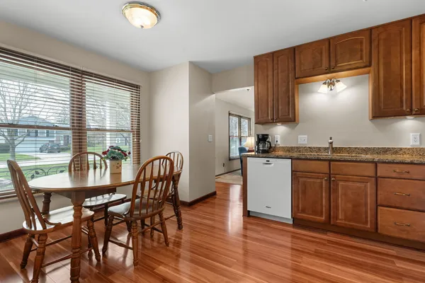 $350,000 | 1072 Cedar Crest Drive, Crystal Lake, IL 60014