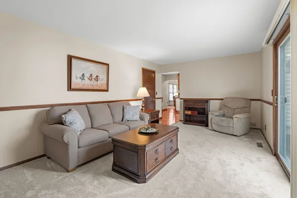 $350,000 | 1072 Cedar Crest Drive, Crystal Lake, IL 60014