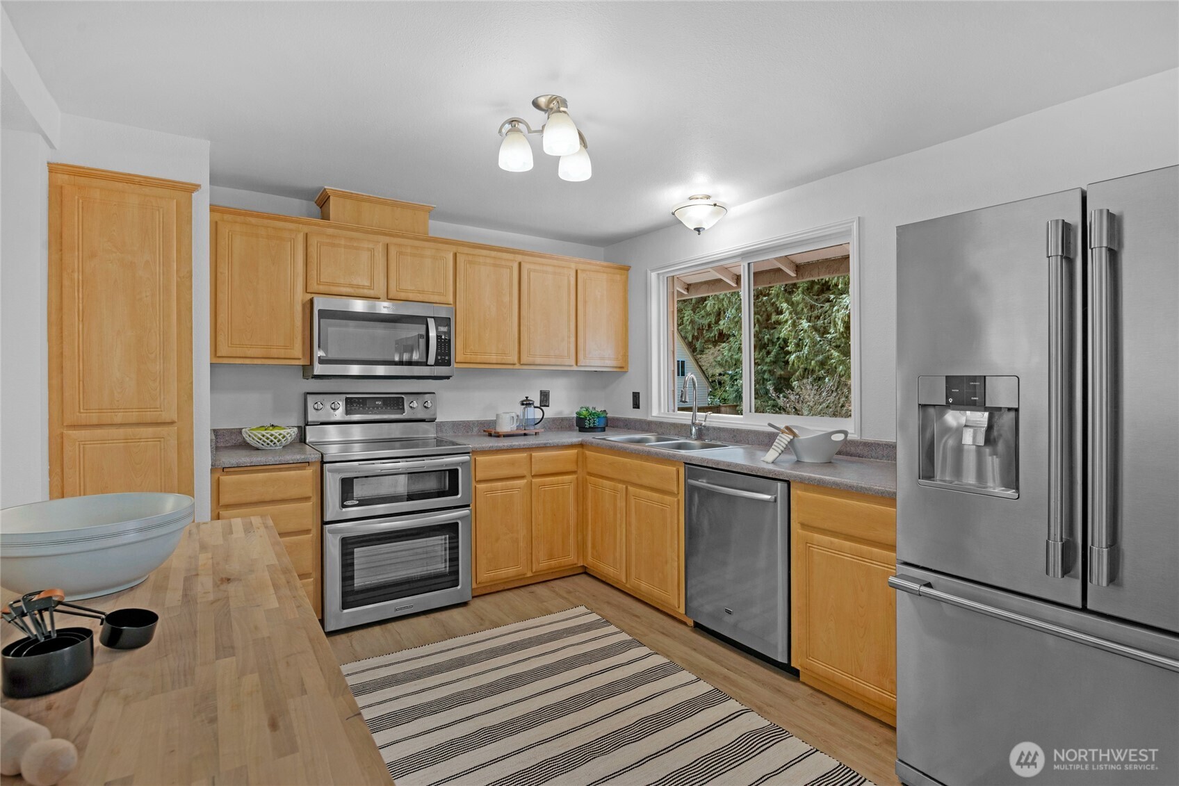 9830 237th Place Southwest Edmonds, WA 98020 - Photo 8 of 38 Gallery Image 8