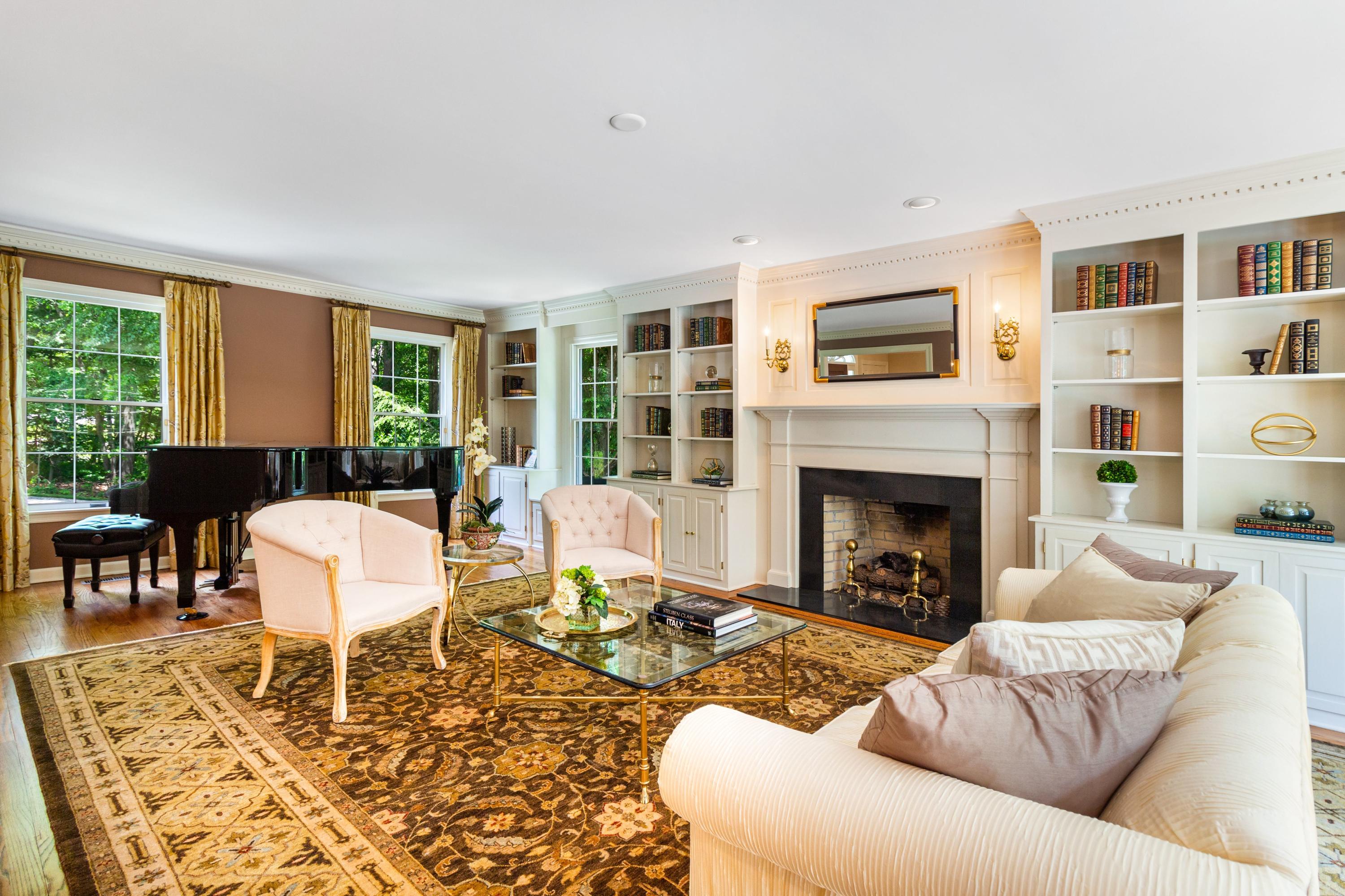 75 Lake Wind Road New Canaan, CT 06840 - Photo 4 of 37 Living room