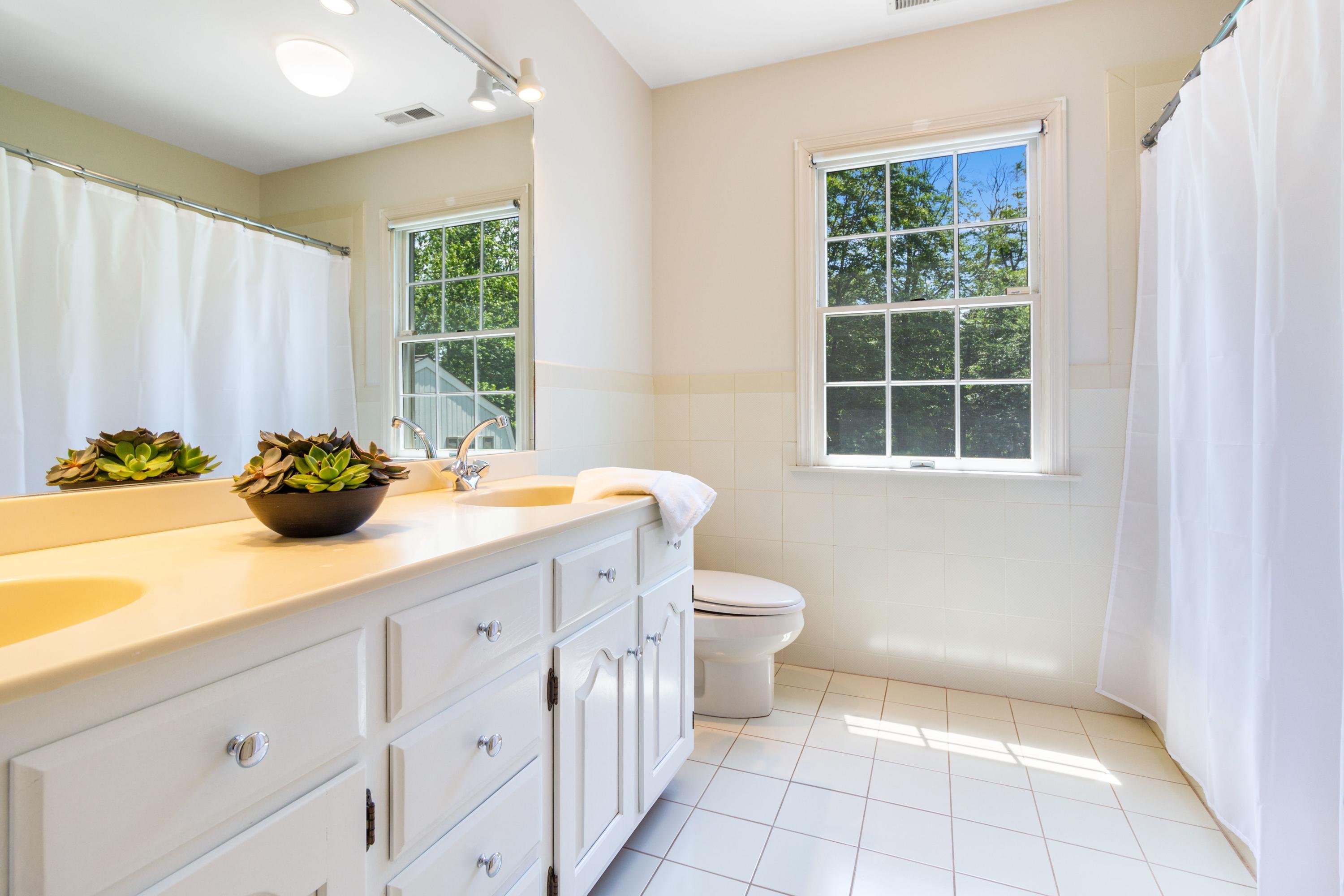 75 Lake Wind Road New Canaan, CT 06840 - Photo 34 of 37 Hall bath