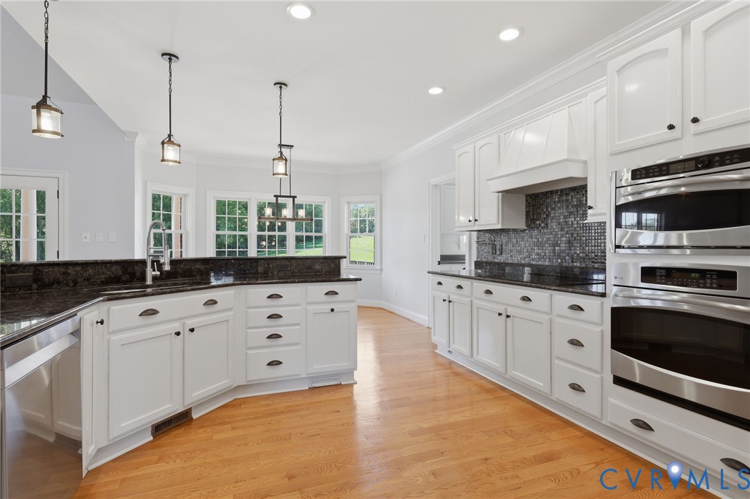 16225 Parrish Farm Road Montpelier, VA 23192 - Photo 18 of 55 Spacious kitchen featuring light wood-finish floor