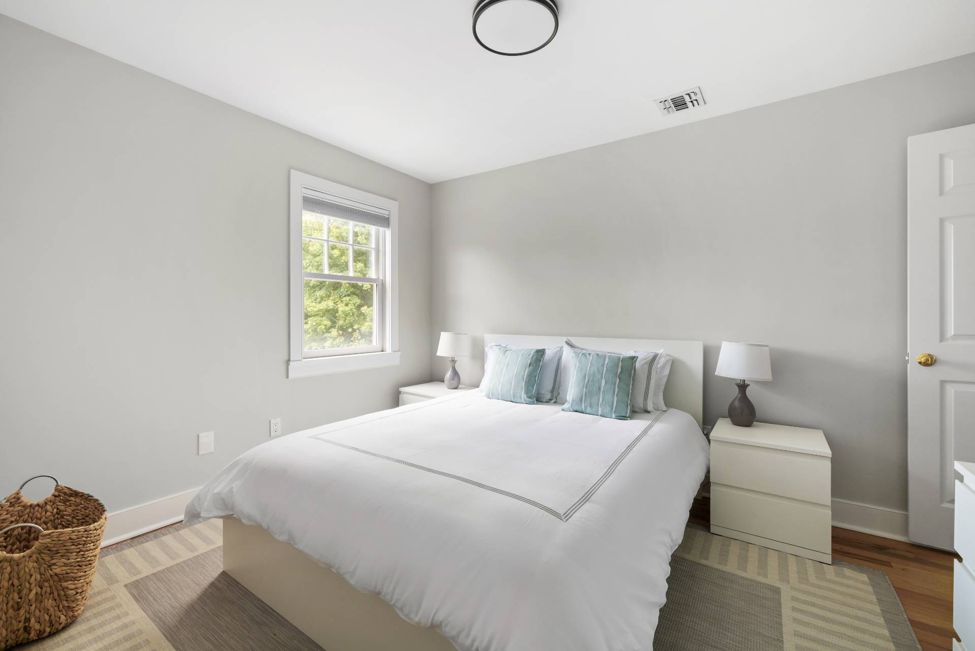 10 Aelfie's Way Bridgehampton, NY 11932 - Photo 25 of 31 a bedroom with a bed and a window