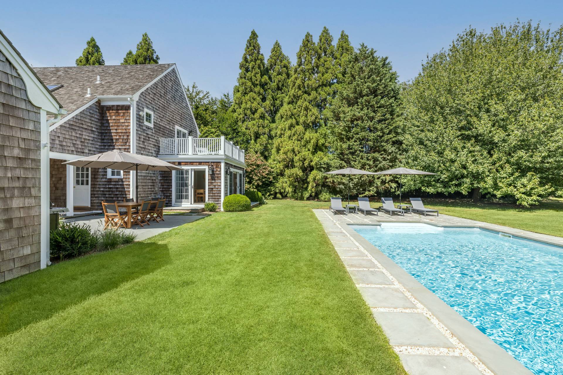 10 Aelfie's Way Bridgehampton, NY 11932 - Photo 6 of 31 a front view of house with yard