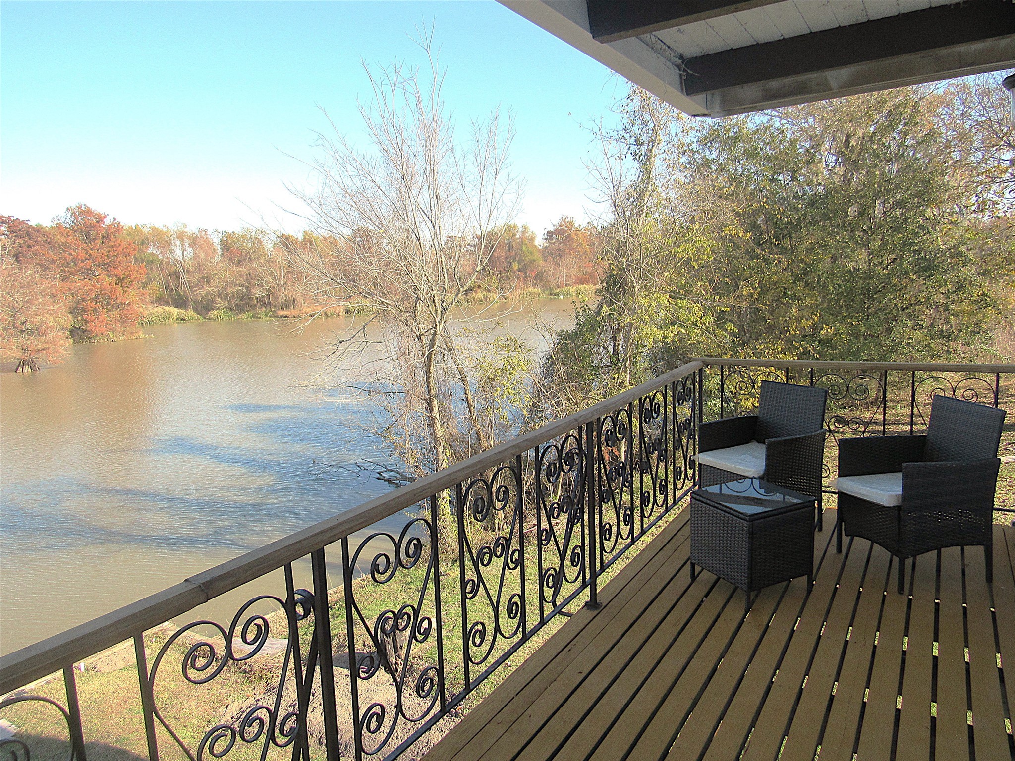 2503 River Crest Houston, TX 77338 - Photo 11 of 35 a view of balcony with wooden floor and fence