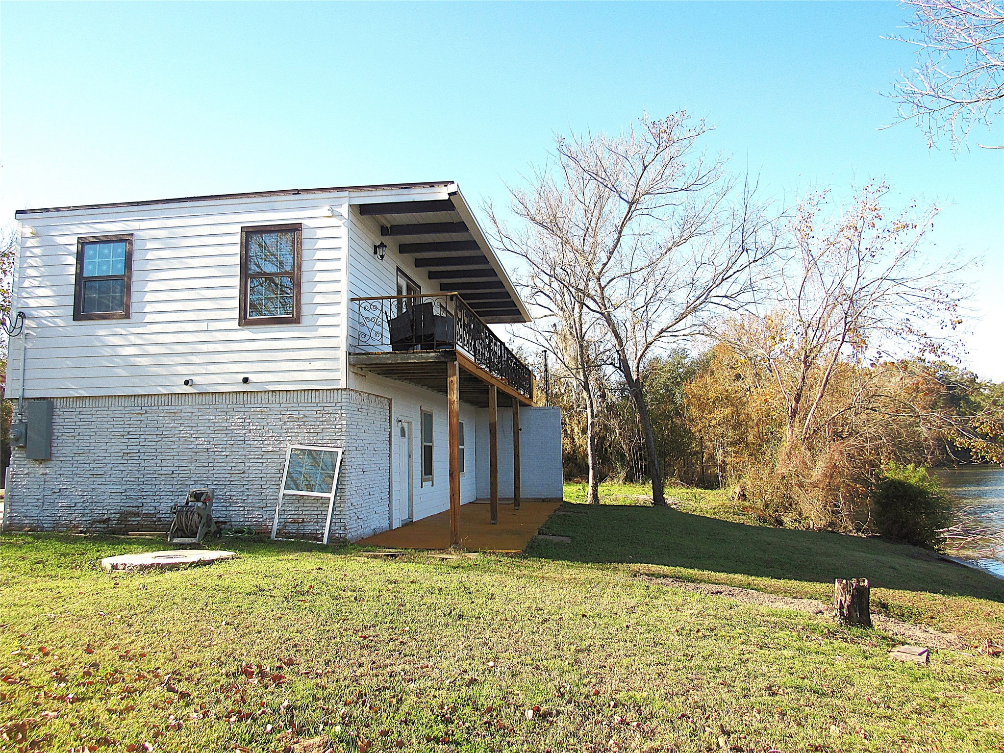 2503 River Crest Houston, TX 77338 - Photo 4 of 35 a backyard of a house with lots of green space