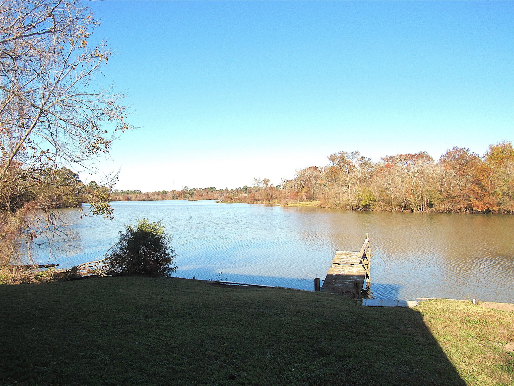 2503 River Crest Houston, TX 77338 - Photo 5 of 35 a view of a lake from a yard
